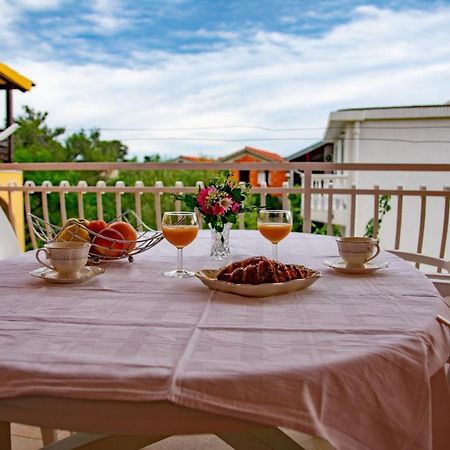 Apartment Tony - 2Bdr Beachfront Jadrija Kültér fotó