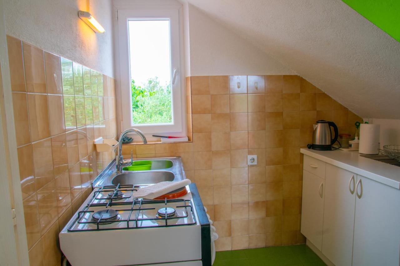 Apartment Tony - 2Bdr Beachfront Jadrija Kültér fotó