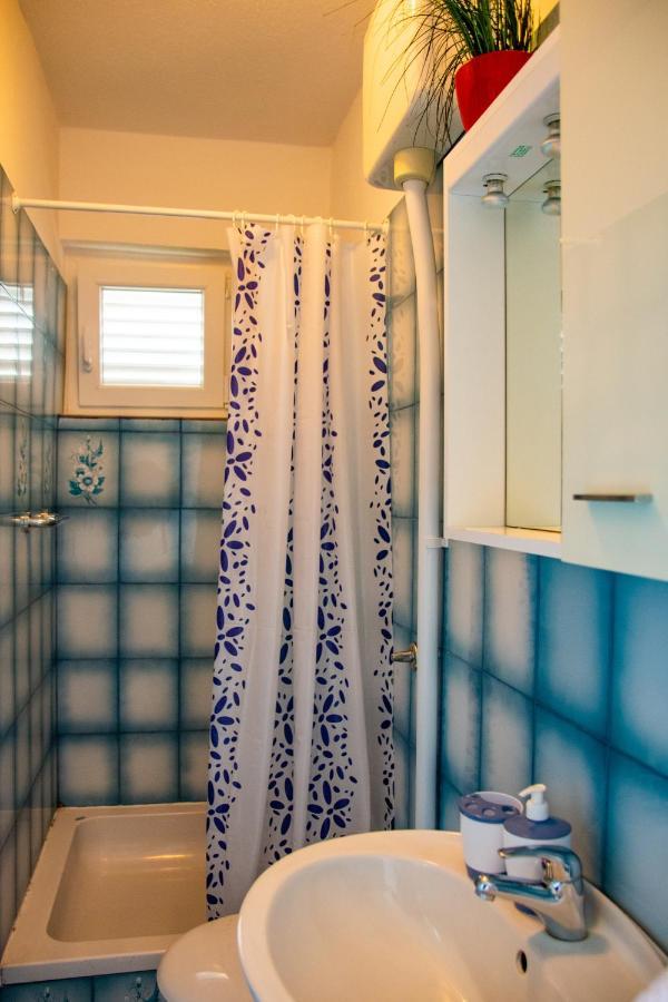 Apartment Tony - 2Bdr Beachfront Jadrija Kültér fotó