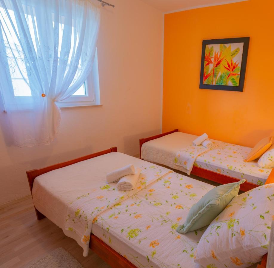 Apartment Tony - 2Bdr Beachfront Jadrija Kültér fotó